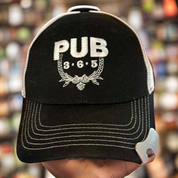 PUB 365 trucker cap with built in bottle-opener - perfect - Picture 1 of 8